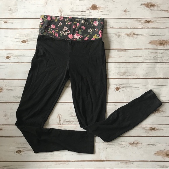 Victoria's Secret Pants - 💚VICTORIA'S SECRET Yoga Leggings